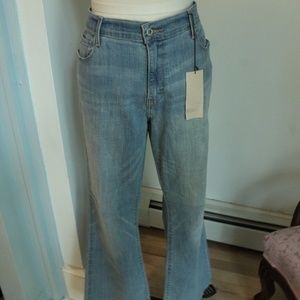 Light wash Levis 515 Jeans